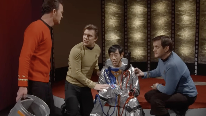 Vic Mignogna y Grant Imahara en escena de Star Trek Continues