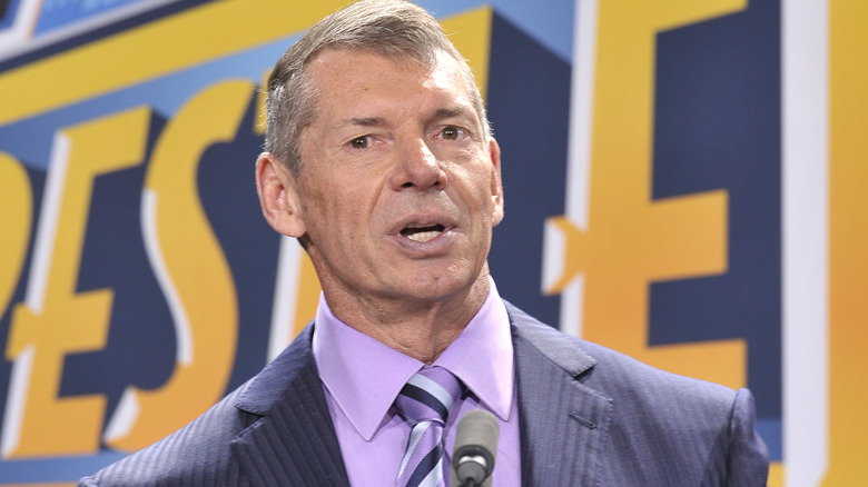 Vince McMahon anunciante en WrestleMania