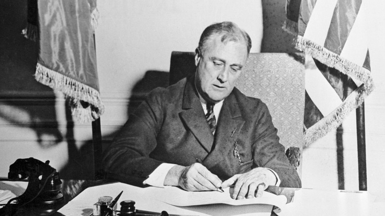 Presidente Franklin Roosevelt en su escritorio