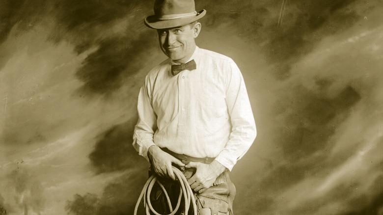 Will Rogers en atuendo de vaquero