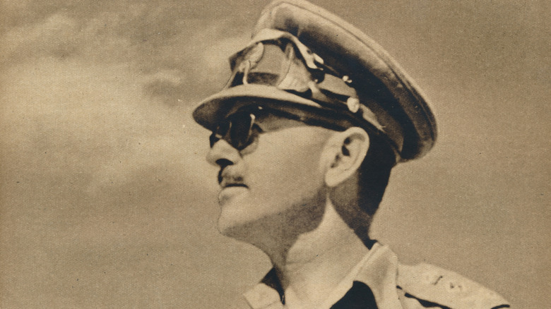 General Sir Harold Alexander en perfil de uniforme