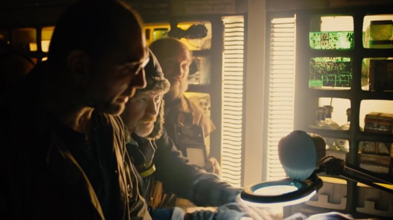 Adam Savage con Dave Bautista en la escena de 2048: Nowhere to Run