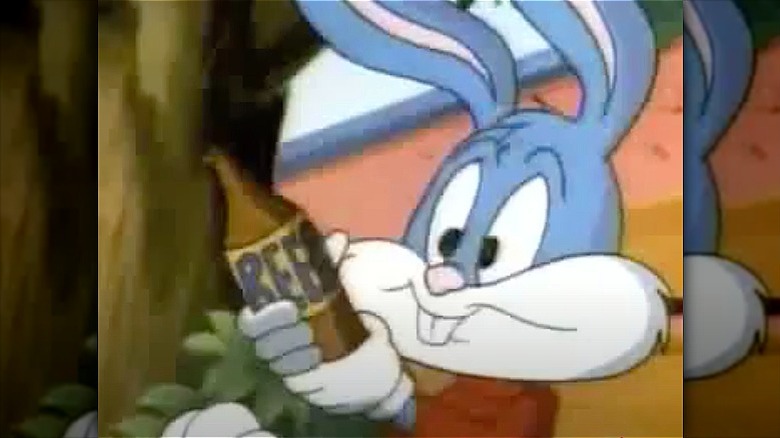 Buster Bunny con cerveza